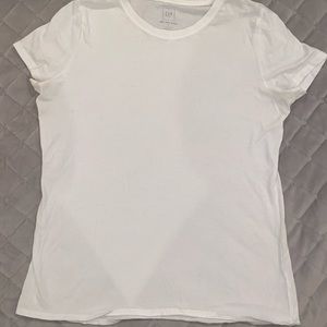White gap t shirt